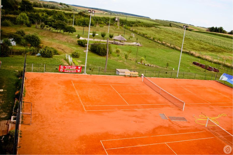 Pansion Budimir – Najam teniskog terena u Đakovu